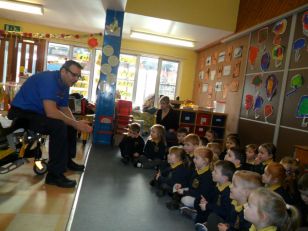 Simon the Paramedic visits Nursery!